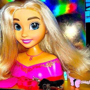 Sparkle Girlz Styling Head With Accessories.  Used But In Lovely Condition.